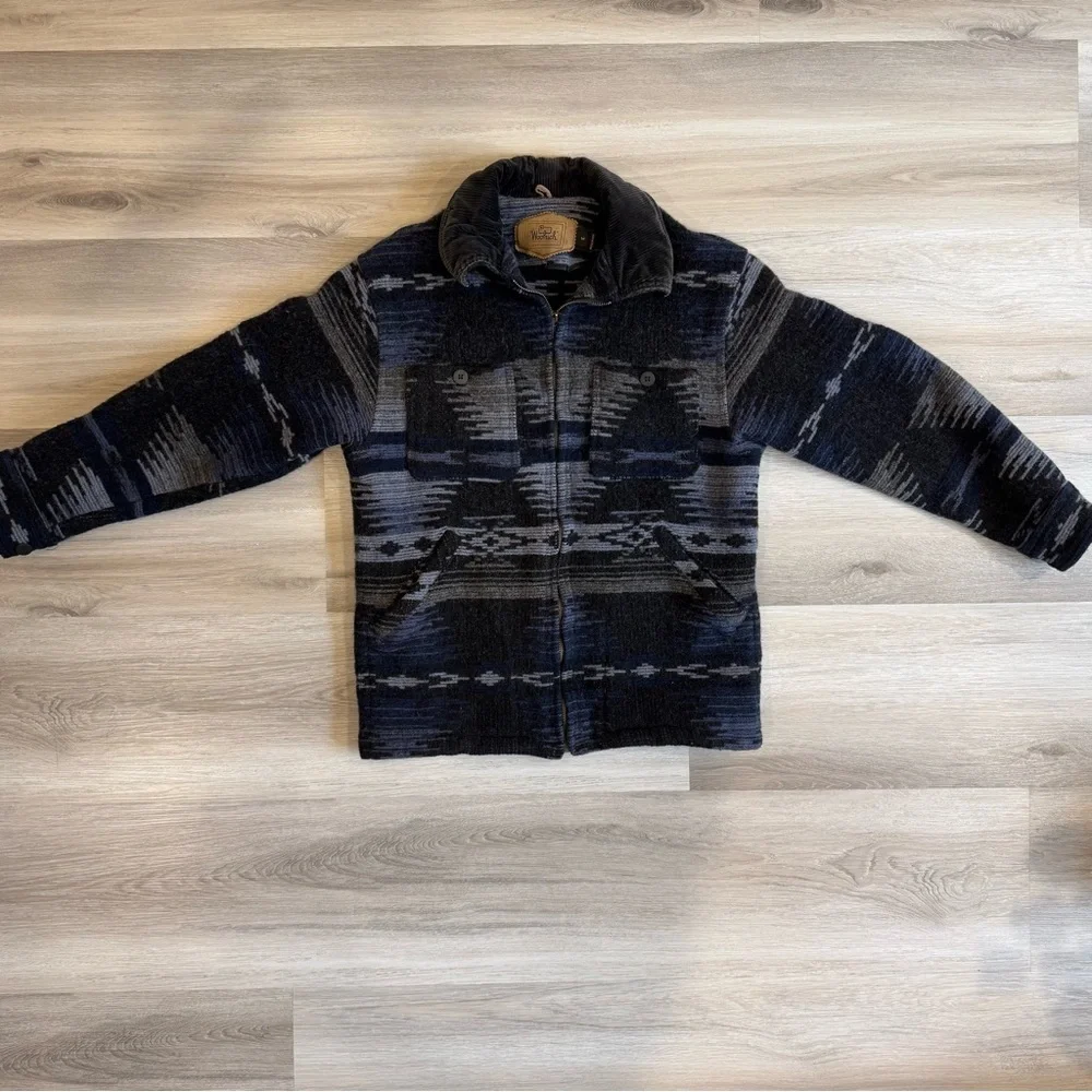 Vintage Woolrich Navajo-style full-zip jacket in an Aztec/southwestern pattern - Picture 2 of 10